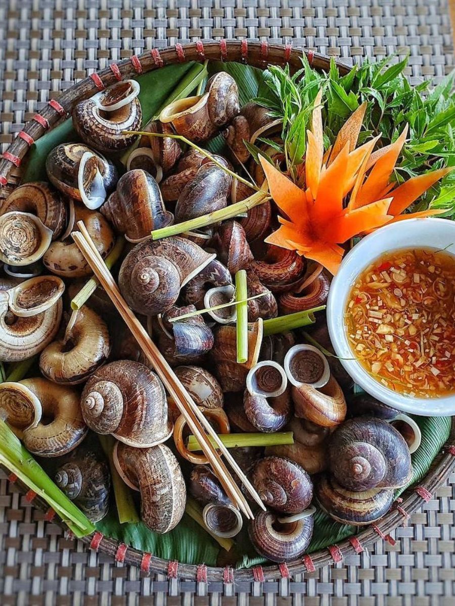Steamed limestone snails - Must try delicacy in Pù Luông